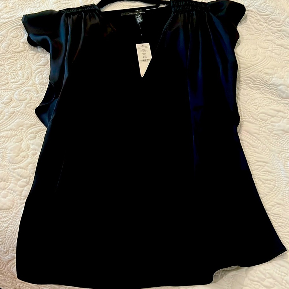 White House Black Market NWT Black Women’s short sleeved blouse
